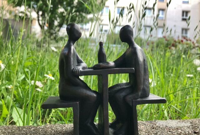 Les apéros dans le quartier. Bronze